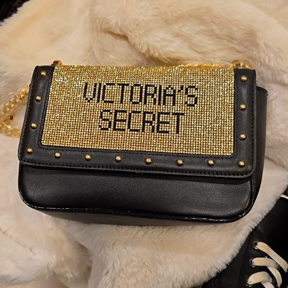 Crossbody black with stone